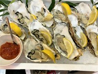 ●水槽に入れてある活、活サザエ580円　活アワビ2400円→1200円　活つぶ貝580円
活赤貝680円と格安販売。。
●テラスでBBQ等のご利用も。。