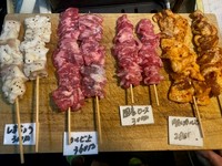 ・国産高級焼肉をお手頃に串で刺してリーズナブルな価格でご提供。直売所から仕入・上シマチョウは絶品。・1串50gだから3串でも満足。
・もちろん魚介類も串焼きでご提供です。（生イワシ焼き・ホッケ串・いか串等）