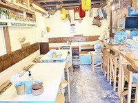海の家をイメージした店内です。。
BGMも海や夏を意識したものが多いです。
リクエストもOK!!　気楽な雰囲気ずくりを心がけてます。。