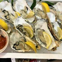 殻付き生ガキ。1個380円　5個1,500円。売り切れ御免。ご確認を。