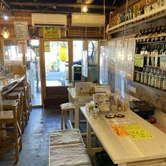 海の家風な室内。