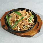 発酵食品のキムチを手軽に楽しめる豚キムチ炒め。
独自の味付けで絶妙な辛味と旨味！