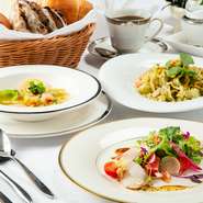 （全4品）
・前菜
・スープ
・パン
・パスタ（2種類からチョイス）
・コーヒー又は紅茶
（デザート　+300円）