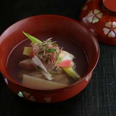 心を揺さぶる香りと味わい！ 目の前で出汁をひく『お椀』