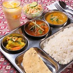 カレーをご堪能頂きたい方に『ネパールタリセット』1,380円～
