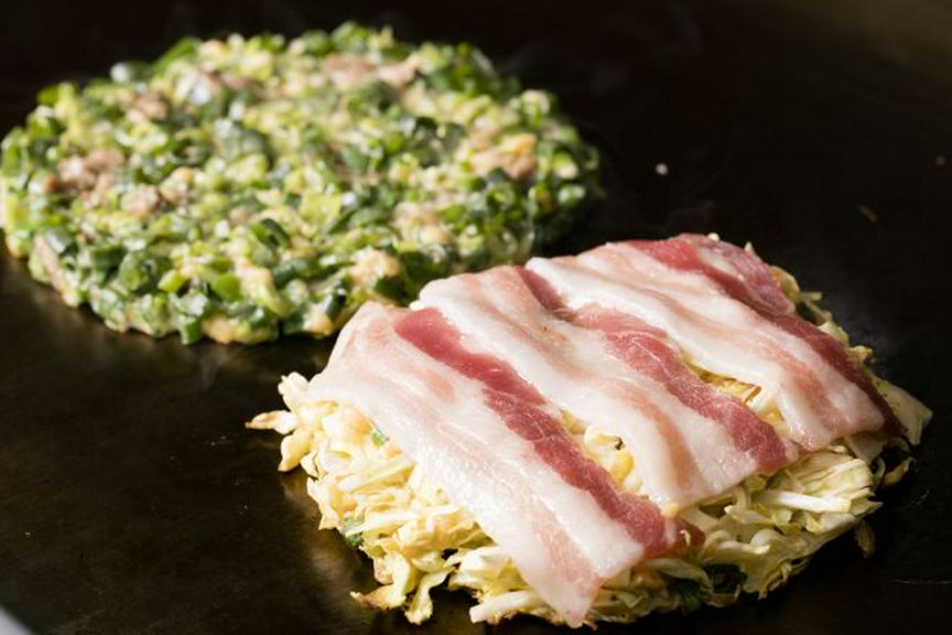 鉄板焼き屋自慢のお好み焼き・焼きそば