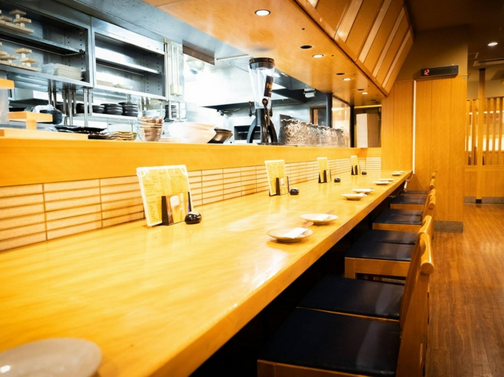 完全個室あり！木の温もり溢れる空間でカジュアルデート