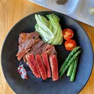 アメリカ産を使用。
肉の風味が良く、程よい食感と濃厚な味わい。
高たんぱく質で「ビタミンB1」、「カルニチン」を含み糖質の代謝を促す為、体づくりやダイエットにも！
※数に限りがございます。ご了承ください。