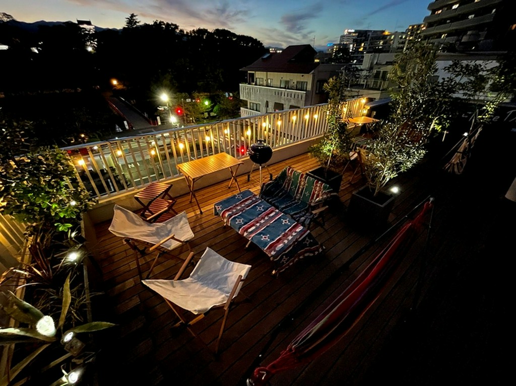 屋上BBQスペース夜