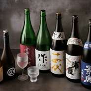 当店では全国より美味しい日本酒を取り揃え定期的に入れ替えを行っております。
希少な日本酒に出会える事も、、

ぜひ当店自慢の日本酒も美味しい串焼きと共にご賞味下さい。