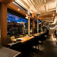 ママにも嬉しい★広々ソファーで、ママ友同士で食事するにも使いやすいテーブル席もご用意しております。