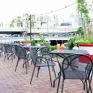 最大98席までのご利用が可能です。デート使いから宴会・パーティー使いまで様々なシーンでご利用下さい。