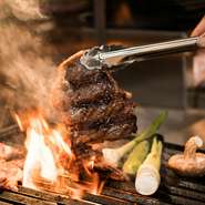 ディナーでのオススメは炭火焼！お肉も野菜も豊富に、遠赤外線でじっくり焼き上げプロが仕上げます！