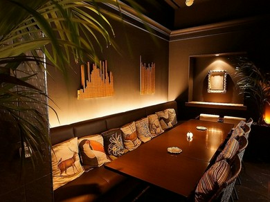 ラグジュアリーな雰囲気の個室は、5名〜10名までご利用可能。