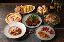 こちらはお料理のみのコースです。
パスタ、牛肩肉のステーキ、シーザーサラダなど充実のプラン。