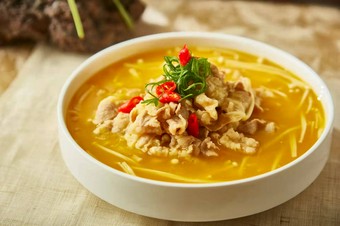 酸湯肥牛（サンタンフェイニュウ）