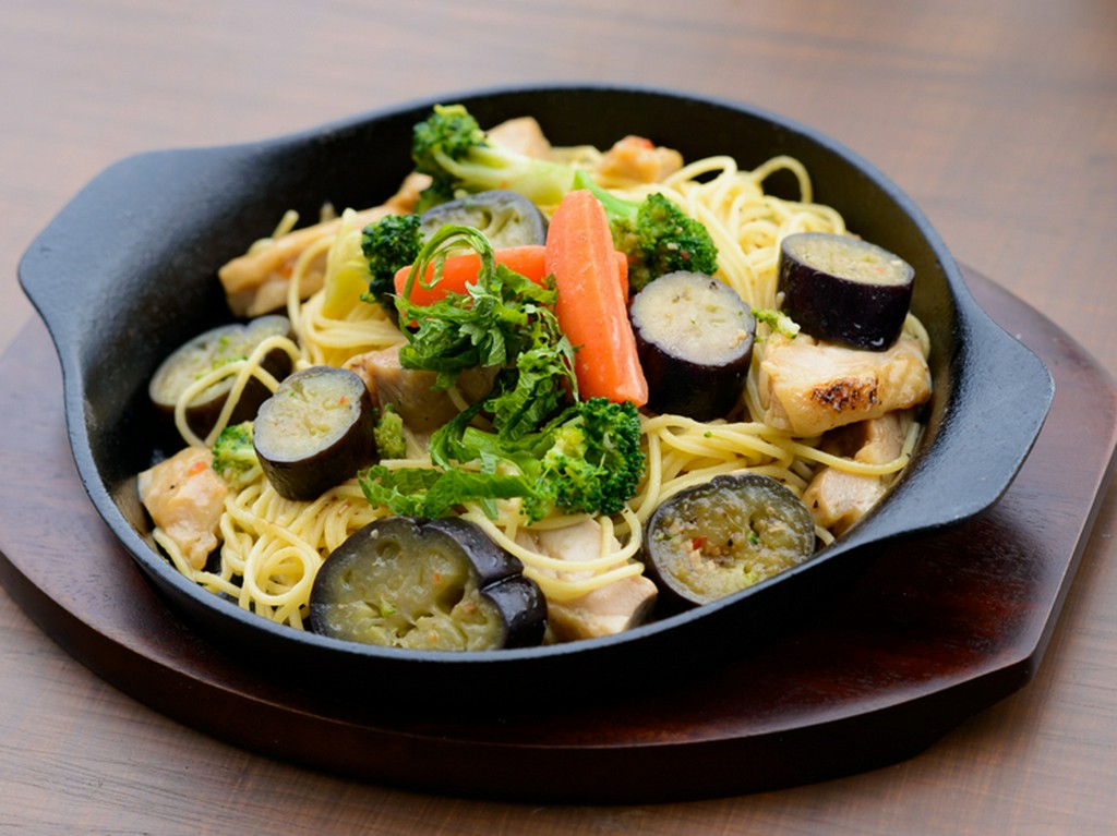 フレッシュで瑞々しい味わい。地産地消が楽しめるカフェ風食堂