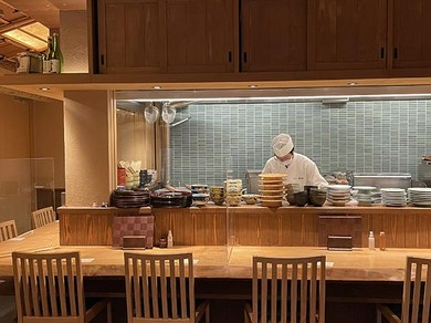 職人の料理をする音を聞きながら…