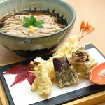 ■鴨南蛮そば 1,920円
■天ぷらそば 1,780円
■生湯葉そば 1,500円
■月見とろろそば 1,530円…まんげつ濃厚卵・国産大和芋使用
■九条葱おきつねそば 1,500円
■かけそば 900円