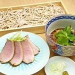 ■鴨せいろ　　　 1,920円
■天ぷらせいろ　 1,780円
■月見とろろせいろ 1,530円…まんげつ濃厚卵・国産大和芋使用
■九条葱おきつねせいろそば 1,500円
■せいろそば　　　 900円