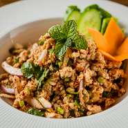 豚ひき肉とハーブのサラダ