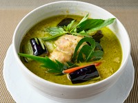 鶏肉入りグリーンカレー（ライス付）