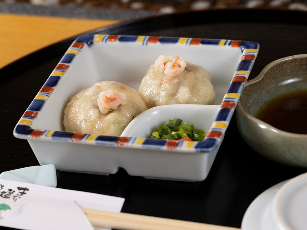 海老のしっかりとした風味と食感を感じられる、日本酒にオススメの一品『海老真丈』