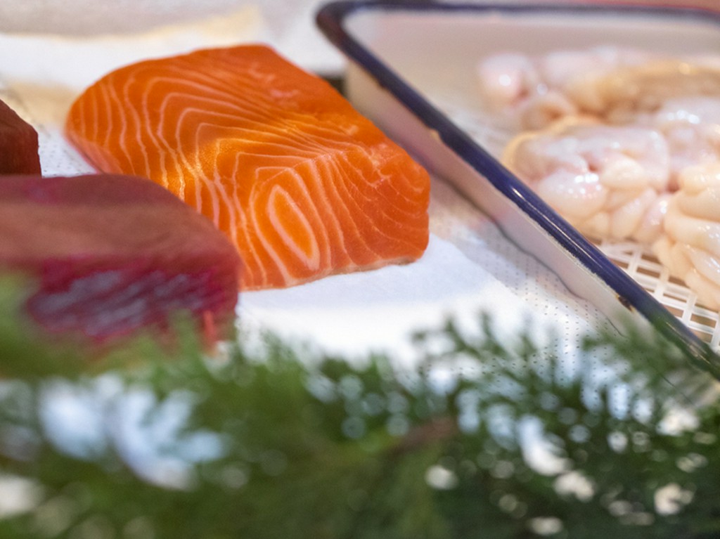 毎朝、自分の目と手で厳選する旬の味。季節感豊かな素材を吟味