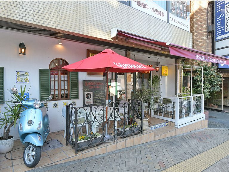 青い海を望むナポリの食堂で楽しむような、南イタリアの家庭料理