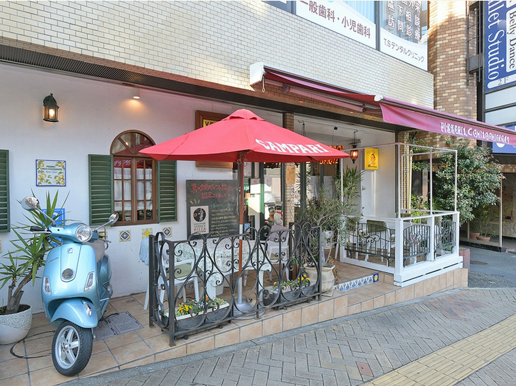 青い海を望むナポリの食堂で楽しむような、南イタリアの家庭料理