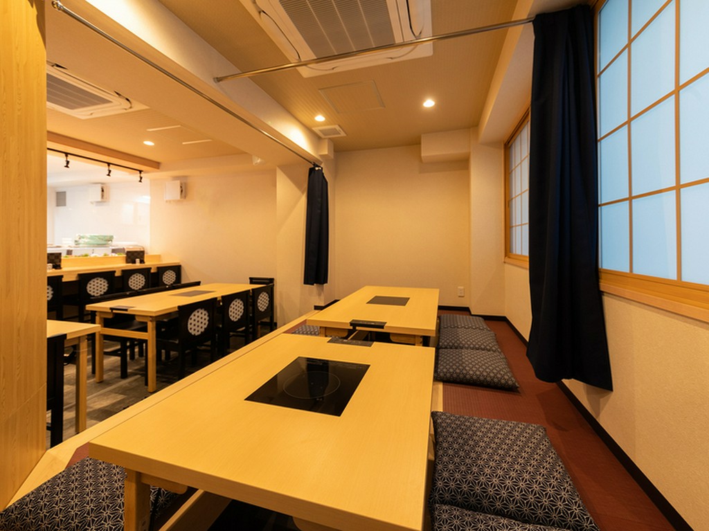 小上がりの掘りごたつ席で、ゆっくりくつろぐ至福の時間