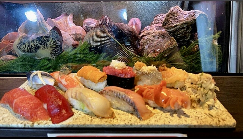 高級鮨が食べ放題！ウニやいくらも食べ放題となります
当店限定のランチ食べ放題コースをご堪能ください！