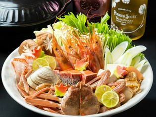 市場から直送される鮮度の良い魚介類『海鮮鍋』