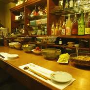 店舗として50年近く営業していた物件を、風情を残したままキレイにリフォーム。雰囲気だけの“懐かしさ”でなく、多くの人びとを見守ってきてくれた空間だからこそ醸し出せる“懐かしさ”もこちらのお店の魅力です。