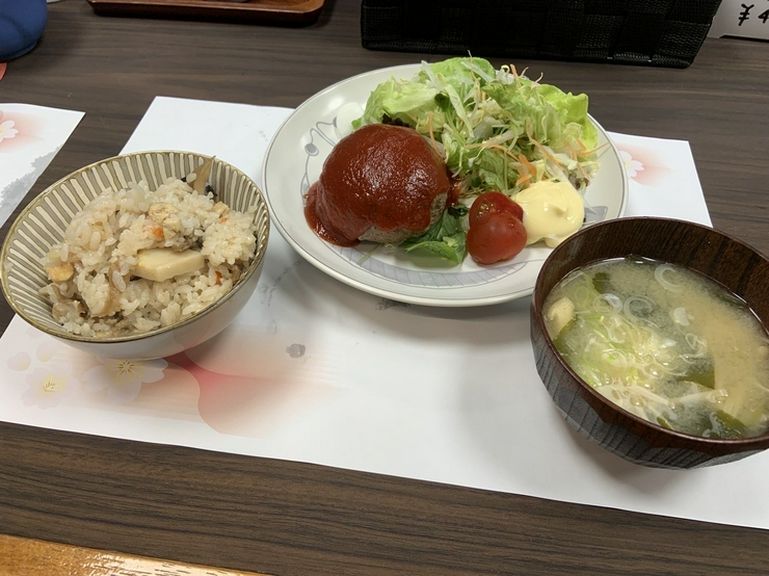 ハンバーグ定食