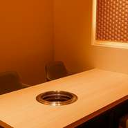 全室個室となっているので、食事をしていても会話を楽しんでいても、他の人の視線を気にする必要がないため安心感を得られます。厳選された食材を、心ゆくまでじっくりと堪能。

