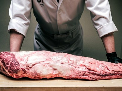 旬を味わう珠玉の焼肉を自身で体験できる一軒