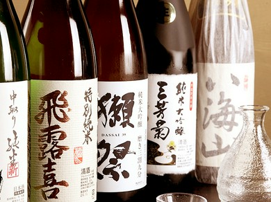 全国各地より取り揃えた日本酒の数々