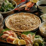 名物の原始焼きや大人気のおでん、〆にはこだわりの二八蕎麦が入ったたっぷり2時間飲み放題付きの充実コース！心行くまで当店を堪能できるコースです。