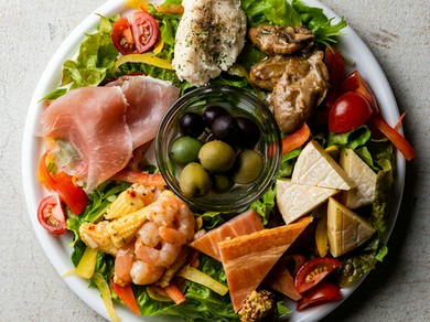 BEER BOMB SPECIAL PLATE（おつまみ5種盛り合わせ）