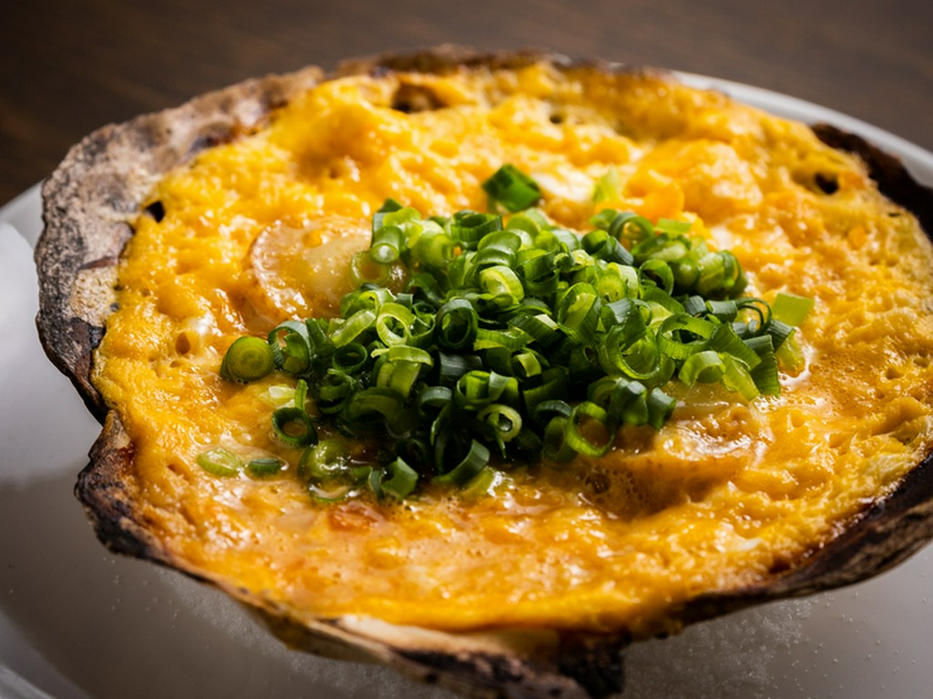 津軽地方の郷土料理。帆立の大きな貝殻を器にした『貝焼きみそ（津軽郷土料理）』