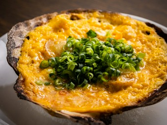 津軽地方の郷土料理。帆立の大きな貝殻を器にした『貝焼きみそ（津軽郷土料理）』