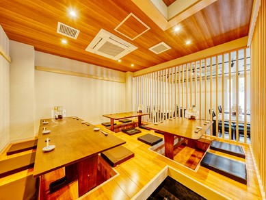 みんなで和気あいあいと盛り上がれる掘りごたつ席