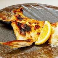 ハマチのカマ塩焼き