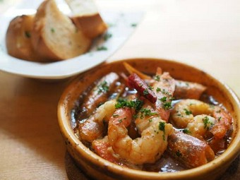 海老味噌たっぷりまるごと赤海老のアヒージョ（バゲット付き）