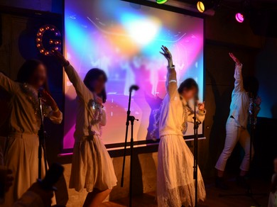 ステージで歌って踊れる！