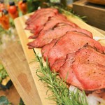 大満足の味1品。見た目も華やかに。