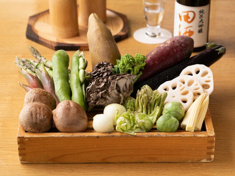 旬を追いかけて買い付ける食材で、四季折々の旨みを堪能