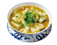 四川料理の中でも代表的な料理の一つ。切り身の魚を、酸菜（高菜）と唐辛子・花椒などで味付けされたスープで煮込んだ、酸菜のほのかな酸味が、辛味の効いたスープの味に深みを与える絶妙な味の一品。
