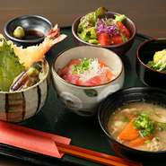 ミニ天丼・ミニ海鮮バラチラシ・サラダ・味噌汁・一品付き